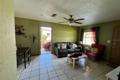 House in Orlando, Florida 3 bedrooms, 104.79 sq.m. № 1351157 - photo 3