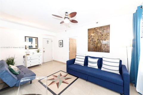 Condo in Miami Beach, Florida, 1 bedroom  № 1240241 - photo 6