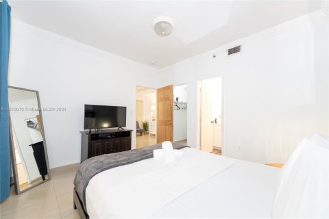 Condo in Miami Beach, Florida, 1 bedroom  № 1240241 - photo 14