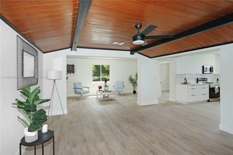 House in Miami, Florida 4 bedrooms, 113.71 sq.m. № 1431207 - photo 7