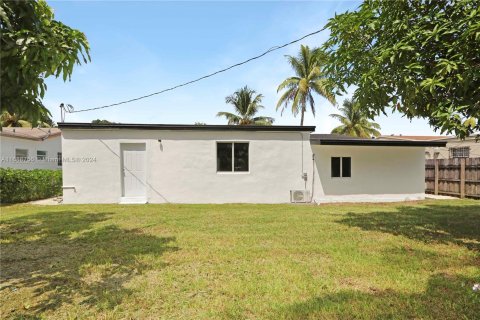 House in Miami, Florida 4 bedrooms, 113.71 sq.m. № 1431207 - photo 24