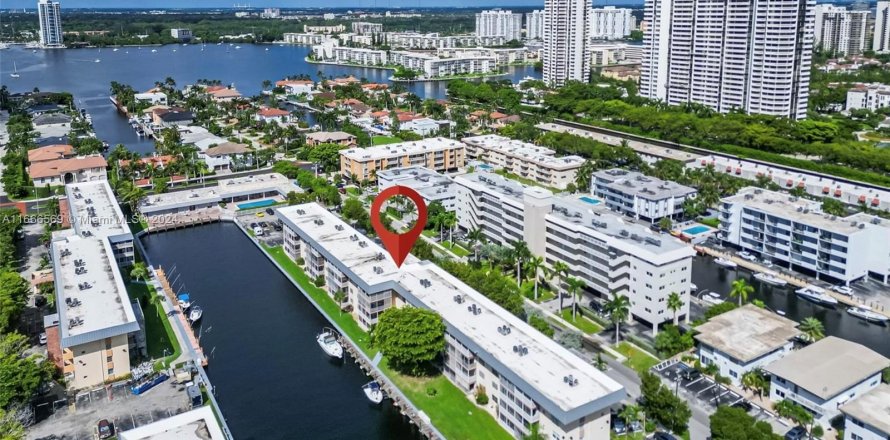 Condominio en North Miami Beach, Florida, 1 dormitorio  № 1380464