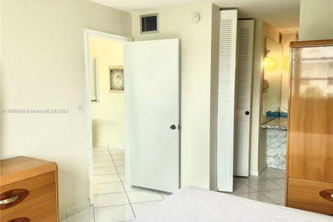 Condominio en venta en North Miami Beach, Florida, 1 dormitorio № 1380464 - foto 22