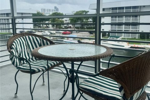 Condominio en venta en North Miami Beach, Florida, 1 dormitorio № 1380464 - foto 4