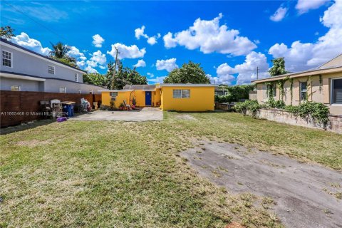 House in Miami, Florida 3 bedrooms, 86.96 sq.m. № 1380421 - photo 2