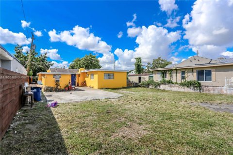 House in Miami, Florida 3 bedrooms, 86.96 sq.m. № 1380421 - photo 24