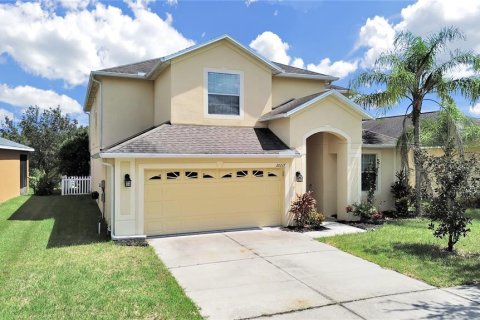 House in Tampa, Florida 6 bedrooms, 322.09 sq.m. № 1369816 - photo 2