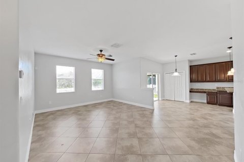 House in Tampa, Florida 6 bedrooms, 322.09 sq.m. № 1369816 - photo 20