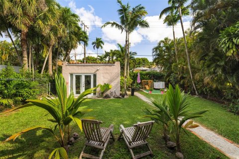 House in Coral Gables, Florida 3 bedrooms, 145.3 sq.m. № 1232728 - photo 6