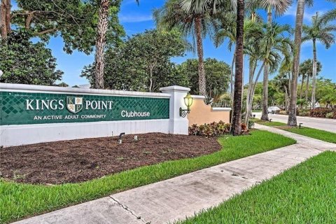 Condo in Tamarac, Florida, 2 bedrooms  № 1181962 - photo 1