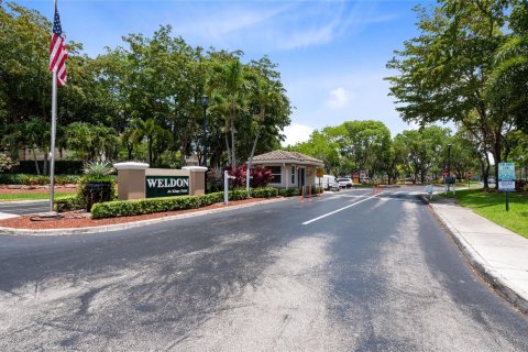 Condo in Tamarac, Florida, 2 bedrooms  № 1181962 - photo 19