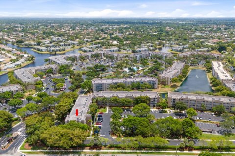 Condo in Tamarac, Florida, 2 bedrooms  № 1181962 - photo 26