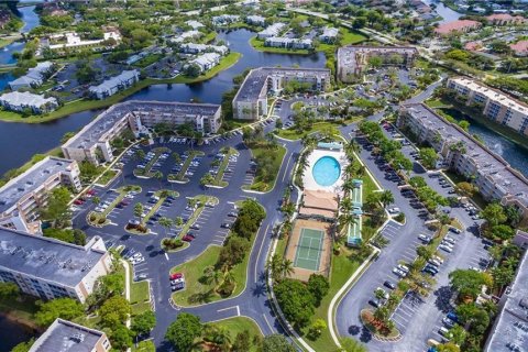 Condo in Tamarac, Florida, 2 bedrooms  № 1181962 - photo 20