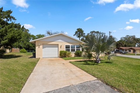 House in Edgewater, Florida 2 bedrooms, 134.71 sq.m. № 1123439 - photo 5