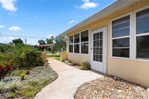 Villa ou maison à vendre à Edgewater, Floride: 2 chambres, 134.71 m2 № 1123439 - photo 2