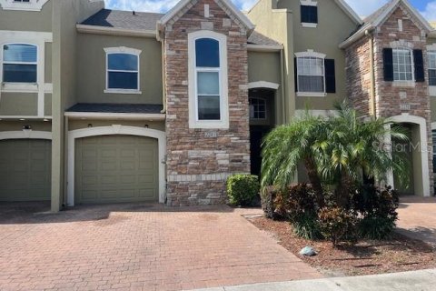 Townhouse in Orlando, Florida 4 bedrooms, 195.37 sq.m. № 1338343 - photo 1