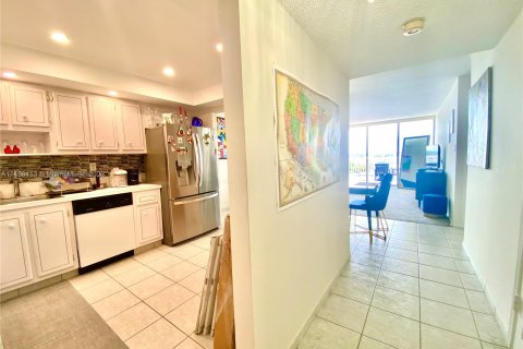 Condo in Aventura, Florida, 1 bedroom  № 739909 - photo 24