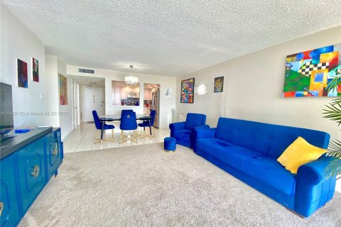 Condo in Aventura, Florida, 1 bedroom  № 739909 - photo 11