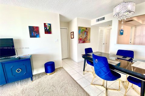 Condo in Aventura, Florida, 1 bedroom  № 739909 - photo 17