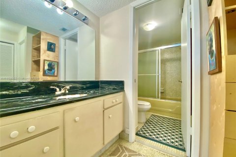 Condo in Aventura, Florida, 1 bedroom  № 739909 - photo 29