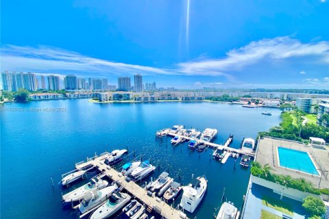 Condominio en venta en Aventura, Florida, 1 dormitorio, 93.37 m2 № 739909 - foto 2