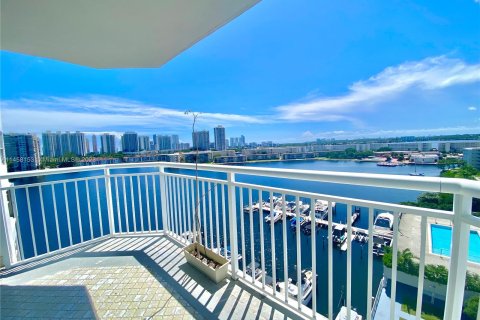 Condominio en venta en Aventura, Florida, 1 dormitorio, 93.37 m2 № 739909 - foto 1