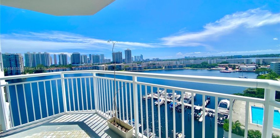 Condominio en Aventura, Florida, 1 dormitorio  № 739909