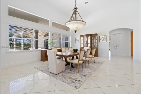 House in Miami, Florida 7 bedrooms, 923.73 sq.m. № 1145386 - photo 6