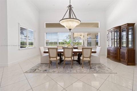 House in Miami, Florida 7 bedrooms, 923.73 sq.m. № 1145386 - photo 7