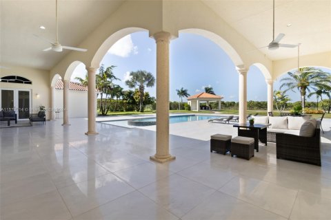 House in Miami, Florida 7 bedrooms, 923.73 sq.m. № 1145386 - photo 27