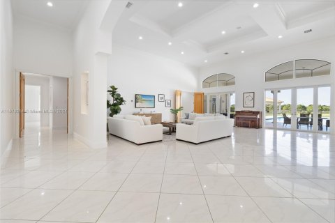 House in Miami, Florida 7 bedrooms, 923.73 sq.m. № 1145386 - photo 5