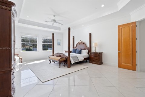 House in Miami, Florida 7 bedrooms, 923.73 sq.m. № 1145386 - photo 17