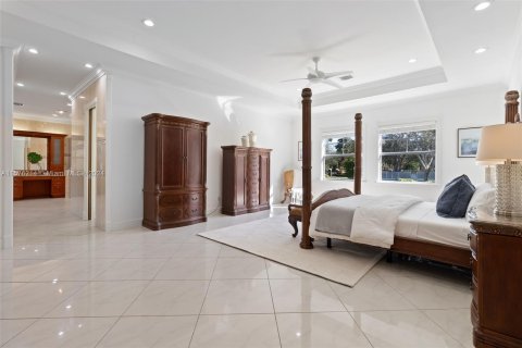 House in Miami, Florida 7 bedrooms, 923.73 sq.m. № 1145386 - photo 16