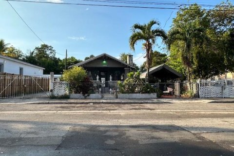 House in Miami, Florida 3 bedrooms № 1181908 - photo 4