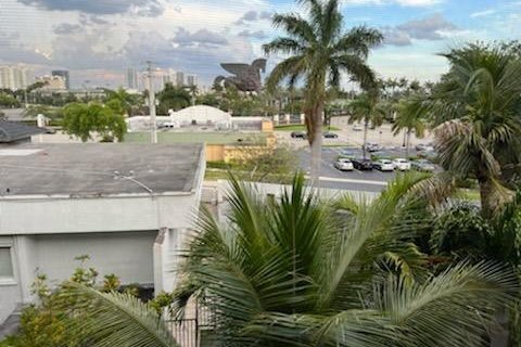 Condominio en venta en Hallandale Beach, Florida, 1 dormitorio, 70.14 m2 № 1182744 - foto 1