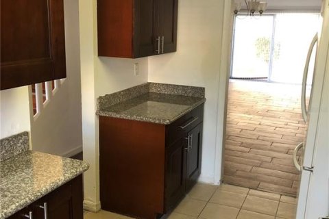 Adosado en venta en Tampa, Florida, 3 dormitorios, 147.53 m2 № 1341964 - foto 10