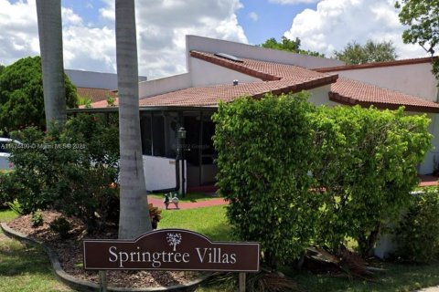 Casa en venta en Sunrise, Florida, 2 dormitorios, 156.08 m2 № 1281806 - foto 1