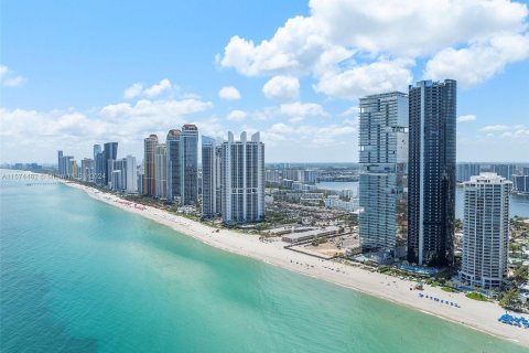 Copropriété à vendre à Sunny Isles Beach, Floride: 4 chambres, 378.21 m2 № 1141761 - photo 1