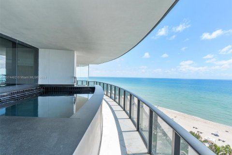 Condominio en venta en Sunny Isles Beach, Florida, 4 dormitorios, 378.21 m2 № 1141761 - foto 8