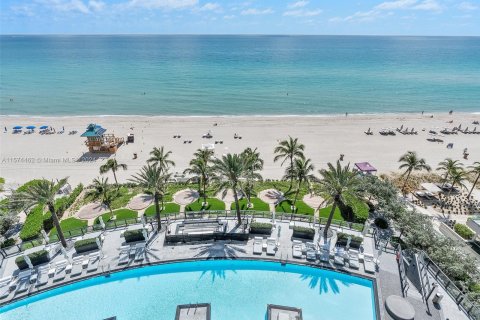 Condominio en venta en Sunny Isles Beach, Florida, 4 dormitorios, 378.21 m2 № 1141761 - foto 11