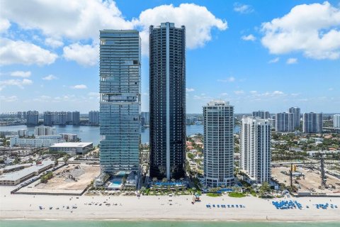 Condominio en venta en Sunny Isles Beach, Florida, 4 dormitorios, 378.21 m2 № 1141761 - foto 2