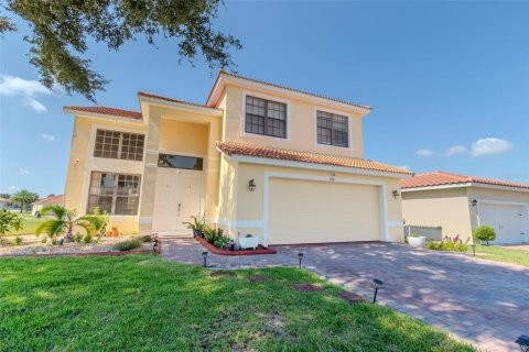 Villa ou maison à vendre à Kissimmee, Floride: 4 chambres, 203.18 m2 № 1323741 - photo 3