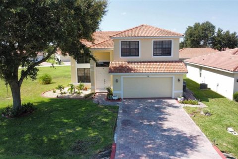 Casa en venta en Kissimmee, Florida, 4 dormitorios, 203.18 m2 № 1323741 - foto 1