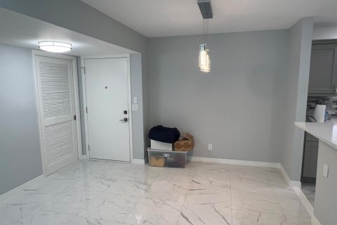 Copropriété à vendre à Palm Springs, Floride: 2 chambres, 120.59 m2 № 1228565 - photo 21