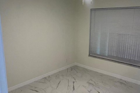 Condo in Palm Springs, Florida, 2 bedrooms  № 1228565 - photo 5