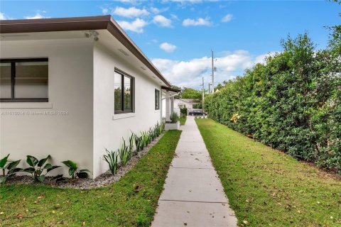 Immobilier commercial à vendre à Miami, Floride: 193.61 m2 № 1232240 - photo 8