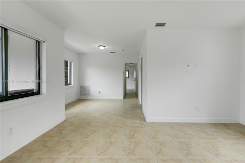 Propiedad comercial en venta en Miami, Florida, 193.61 m2 № 1232240 - foto 18