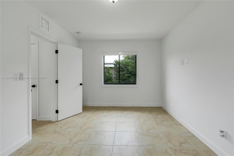 Propiedad comercial en venta en Miami, Florida, 193.61 m2 № 1232240 - foto 17