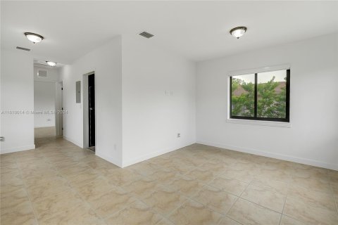 Immobilier commercial à vendre à Miami, Floride: 193.61 m2 № 1232240 - photo 10