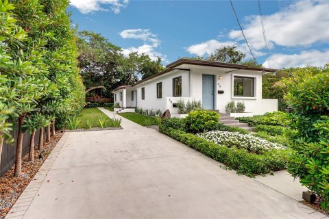 Propiedad comercial en venta en Miami, Florida, 193.61 m2 № 1232240 - foto 1